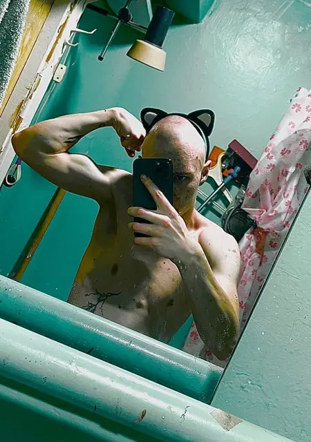 Тимур з Мелітополя, мені 20 років, познайомлюсь без зобов'язань