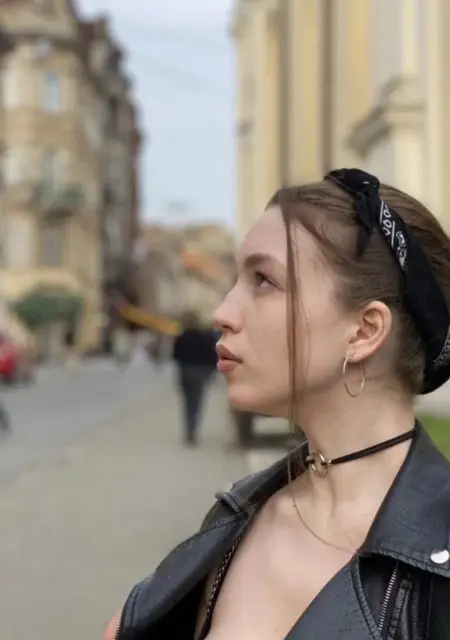 Неля из Парижа, мне 22, познакомлюсь для вирта