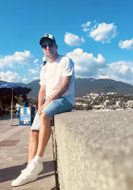 Я Максим, 25, из Донецка, ищу знакомство для открытые отношения