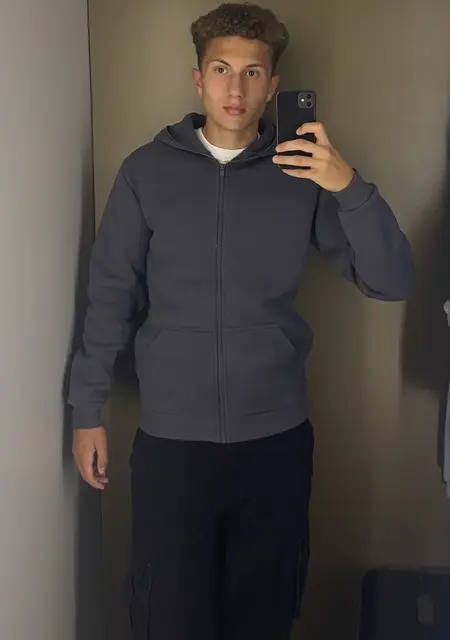 Я Паша, 20, знакомлюсь для приятного времяпровождения в Минске