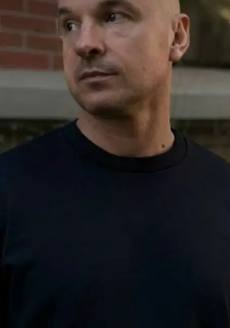 I'm Vitaly, 35 from Barnet, seeking connections for long-term