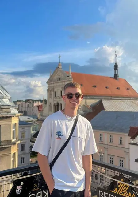 Максим з Вінниці, шукаю на сайті знайомства на одну ніч