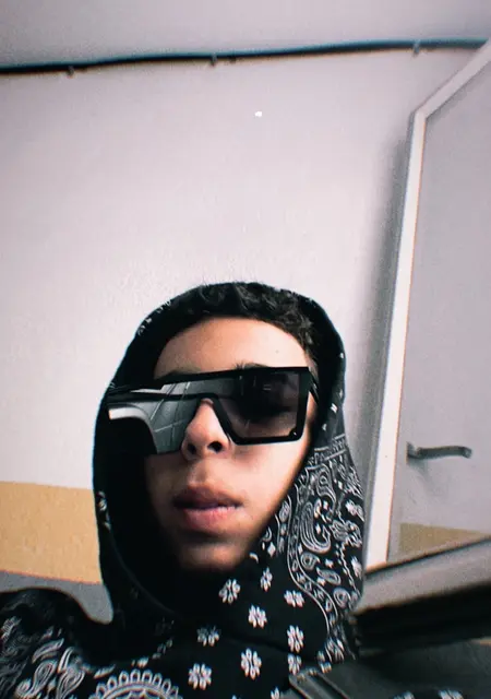 Pedro de San Cristóbal de La Laguna, tengo 21 años, listo para conocer para relación sin ataduras