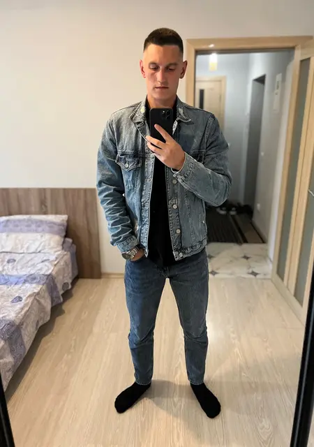 Артем из Хмельницкого, мне 26, познакомлюсь для постоянных отношений