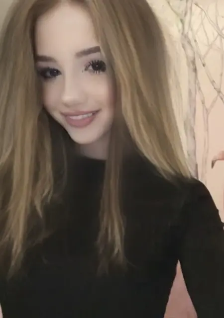 Я Катя, 18 років з Києва, шукаю знайомство для вірт