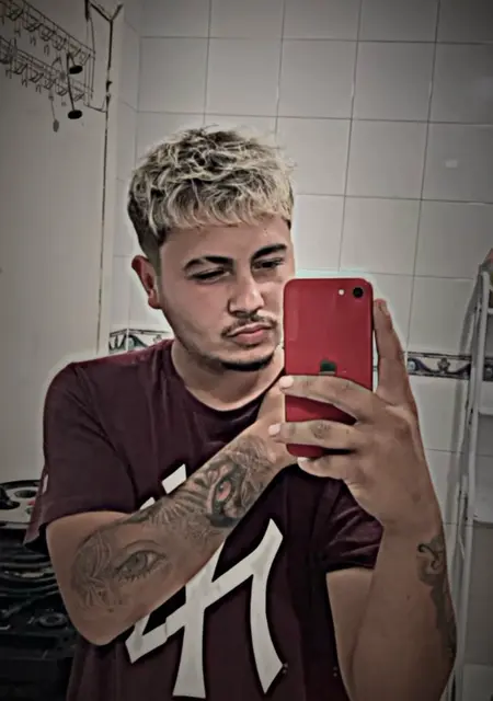 Soy Kkiisskkoo, 24 años de Huelva, busco conocer gente para relación sin ataduras