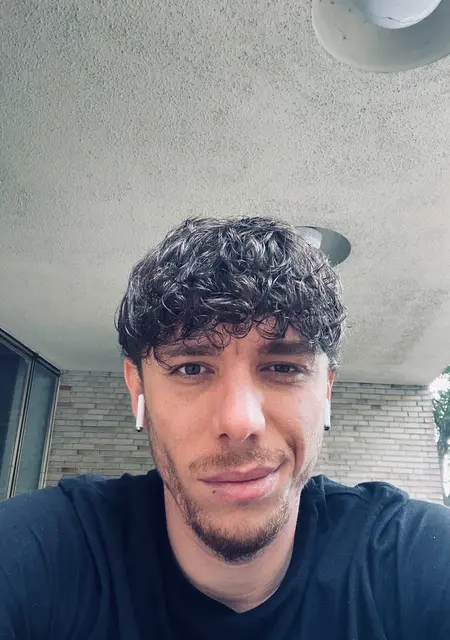 Aleksander из Гамбурга, мне 26, познакомлюсь без обязательств