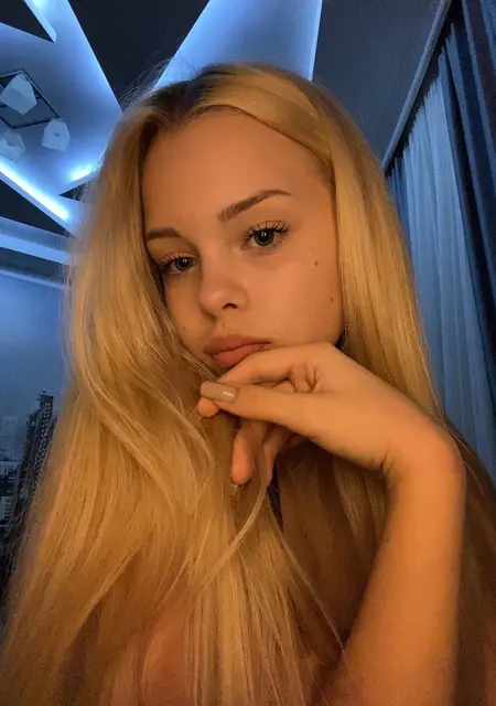 Я Lana, 19, из Цюриха, ищу знакомство для совместных путешествий