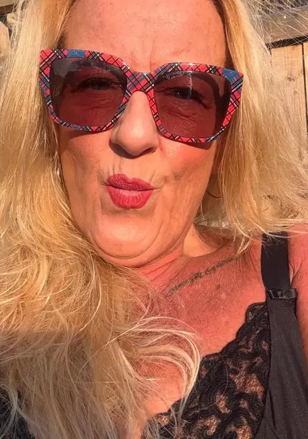 Sara из Стокгольма, ищу на сайте знакомства на одну ночь