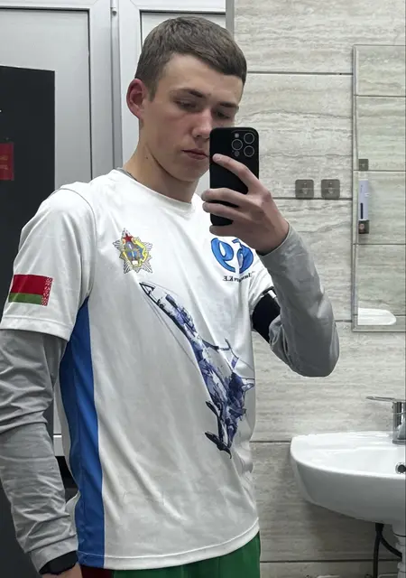 Я Кирилл, 18, из Минска, ищу знакомство для вирта