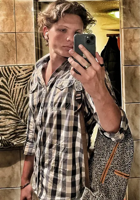 Nikita из Гисного, ищу на сайте знакомства на одну ночь