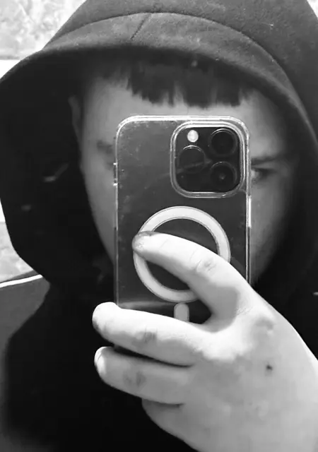 Маріян з Чернівців, мені 18 років, познайомлюсь на одну ніч