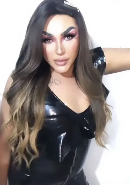 Kat Massari из Парижа, мне 23, познакомлюсь