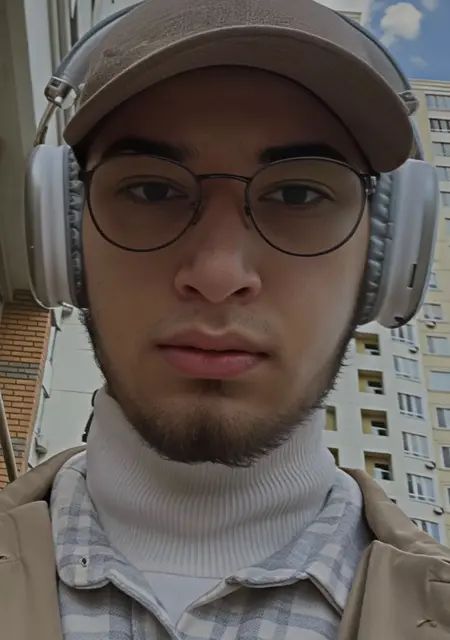 Я Эльдар, 20 років з Одеси, шукаю знайомства на одну ніч