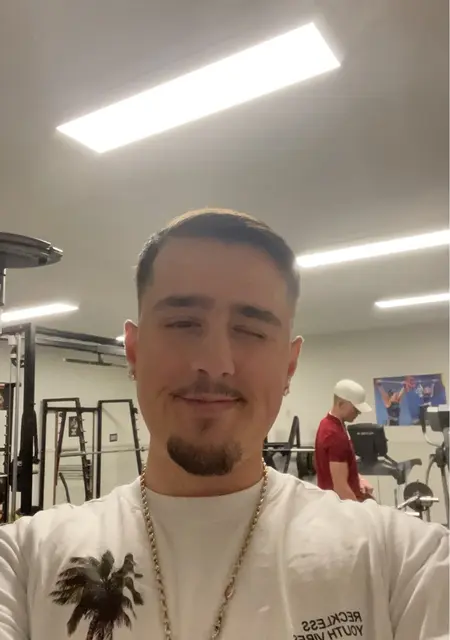 Я Kevin, 25, знакомлюсь без обязательств в Евле