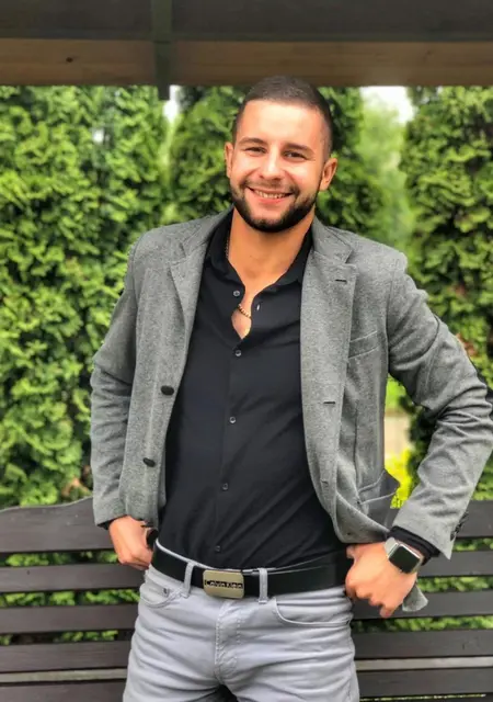 Саша з Івано-Франківська, шукаю на сайті знайомства на одну ніч