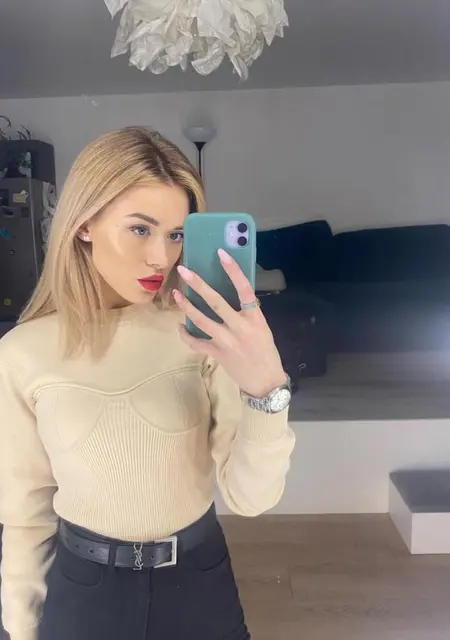 Я Лиза, 22, из Каира, ищу знакомства на одну ночь