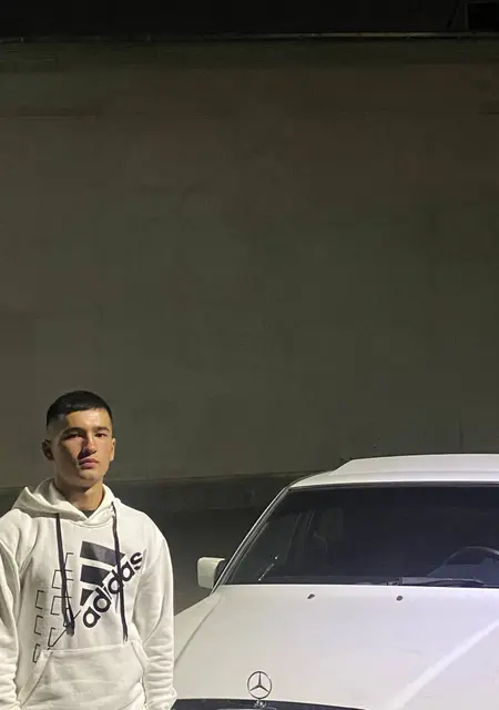 Байыр из Амстердама, мне 23, познакомлюсь на одну ночь