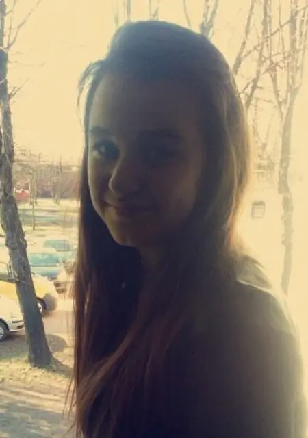 Я Белла, 18 років з Дніпро, шукаю знайомства без зобов'язань