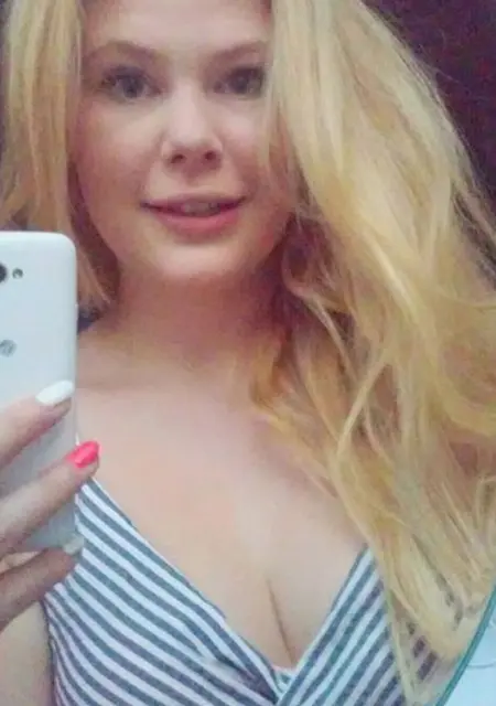 Я Анжела, 20 років, знайомлюсь для спілкування у Шостка