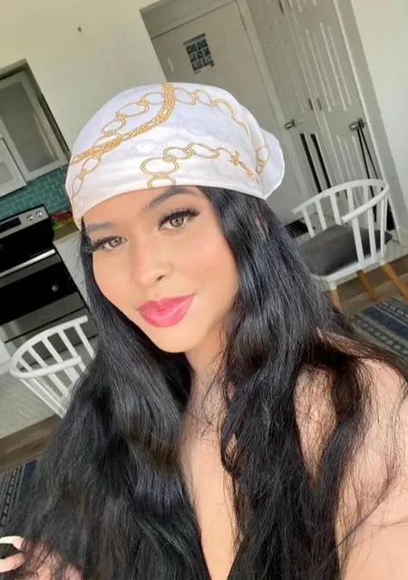 Я Regina, 24, из Парижа, ищу знакомства на одну ночь