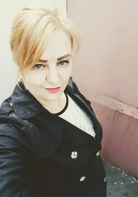 Я Оленька, 40 років з Києва, шукаю знайомства без зобов'язань