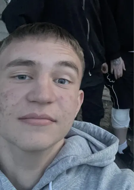 Я Михаил, 18, знакомлюсь без обязательств в Франкфурте-на-майне