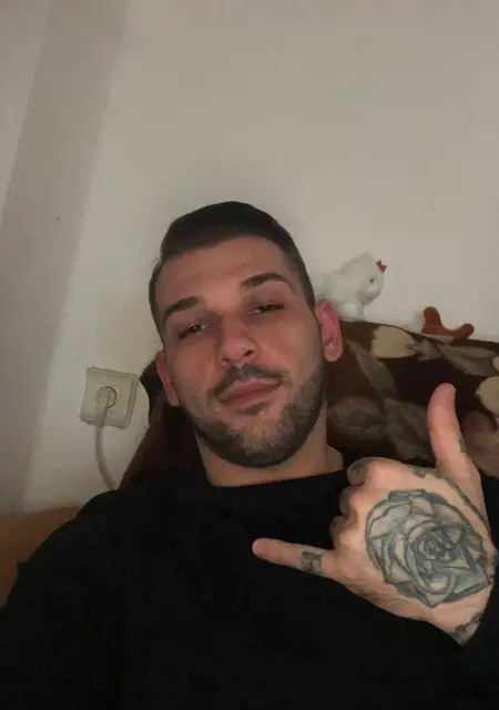 Soy Tny, 37 años de Villarreal, busco conocer gente para chatear