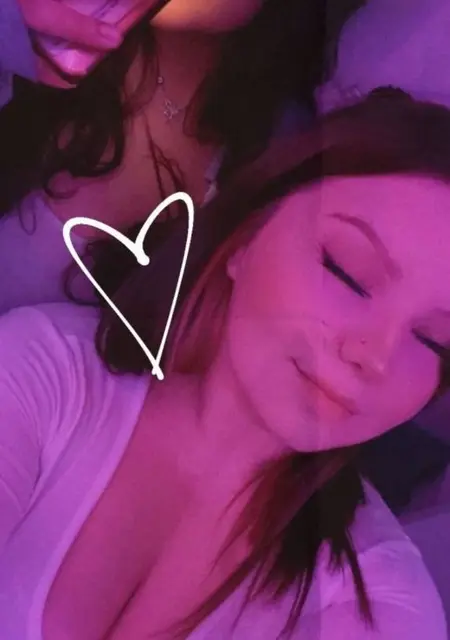 Melss from London, 19 years old, ready to meet