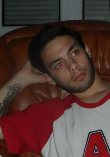 Soy Kaf Ast, 26 años de Gijón, busco conocer gente para relación sin ataduras