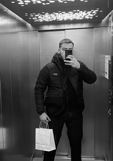 Я Vova, 19, знакомлюсь для постоянных отношений в Хороле