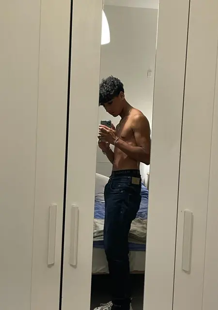 Soy Miguel, 21 años de Las Palmas de Gran Canaria, busco conocer gente para chatear