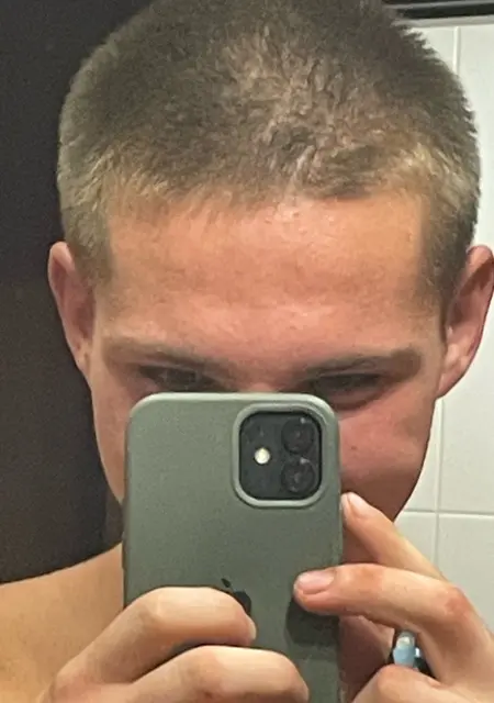 Я Данил, 20 років з Мукачева, шукаю знайомство для вірт