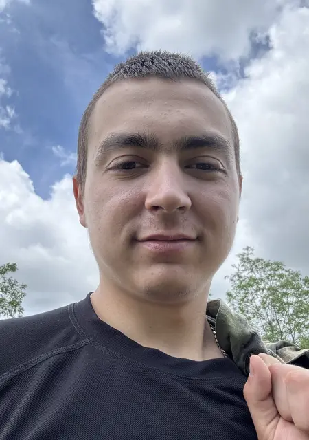 Алексей з Іловайськ, мені 21 років, познайомлюсь для вірт