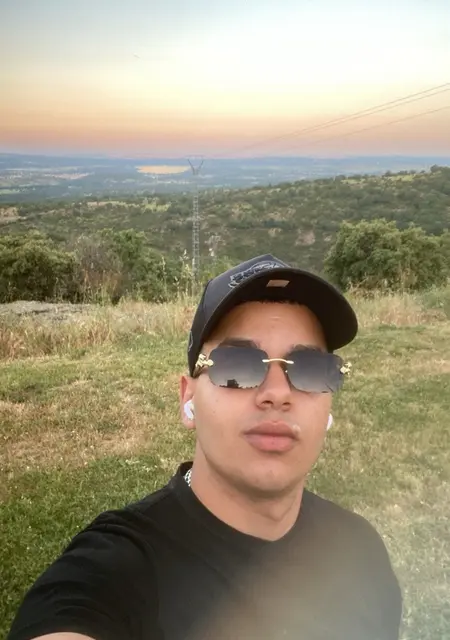 Oziel de Málaga, busco en el sitio lío de una noche