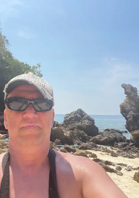 Руслан з Одеси, мені 49 років, познайомлюсь для постійних стосунків