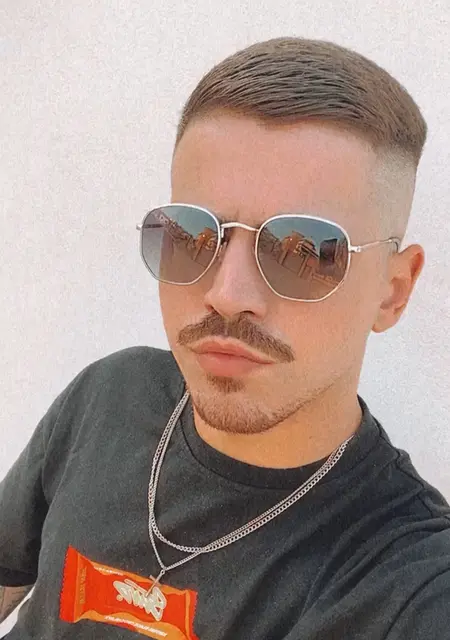 Soy Jose, 26 años de Sevilla, busco conocer gente para chatear