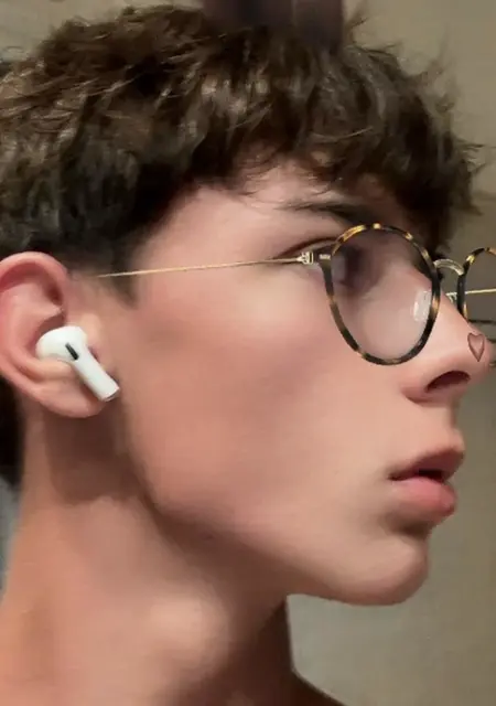 Marin из Брно, мне 19, познакомлюсь без обязательств