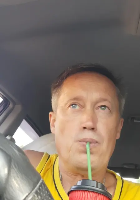 Олег з Кременчука, мені 53 років, познайомлюсь без зобов'язань