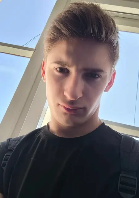 Евгений из Минска, мне 21, познакомлюсь на одну ночь