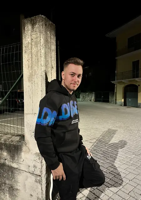 Luca из Турина, мне 25, познакомлюсь для вирта