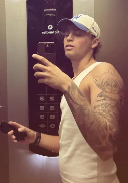 Soy Bellagona, 22 años de La Coruña, busco conocer gente para lío de una noche