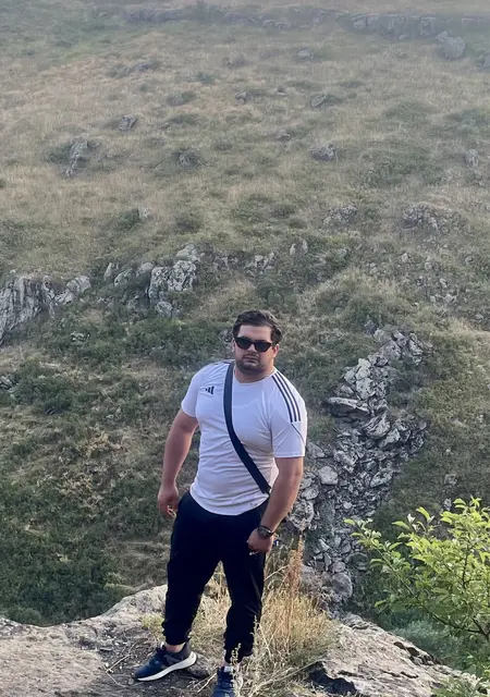 Я Avet, 26, из Еревана, ищу знакомство для вирта