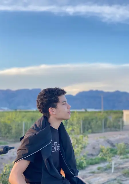 Я Karim, 19, из Михас, ищу знакомство для совместных путешествий