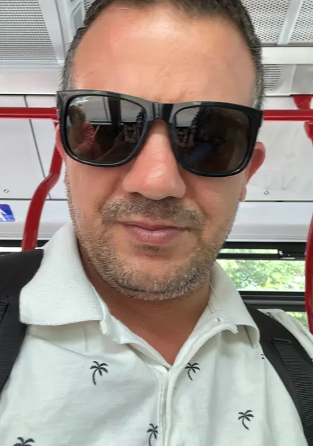 Davide из Гамбурга, мне 38, познакомлюсь для приятного времяпровождения