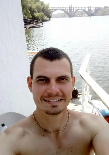 Руслан з Мелітополя, шукаю на сайті знайомства на одну ніч