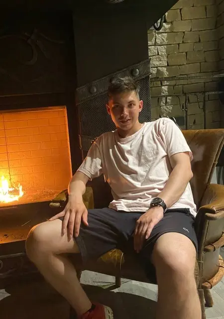 Павел з Бердянська, шукаю на сайті приємне проведення часу