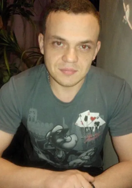 Я Славик, 33, из Харькова, ищу знакомство для приятного времяпровождения