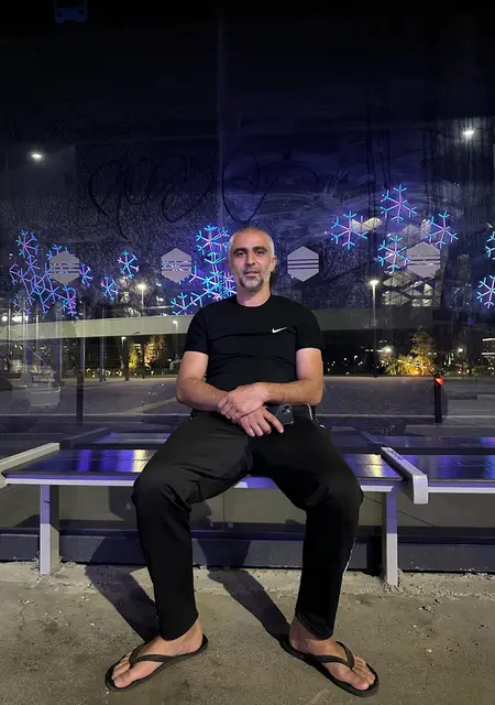 Я Миша, 40, знакомлюсь без обязательств в Париже