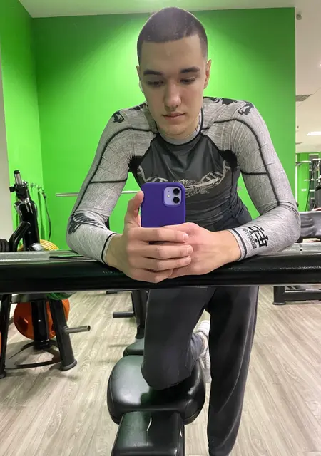 Лёша з Кременчука, мені 25 років, познайомлюсь для приємного проведення часу